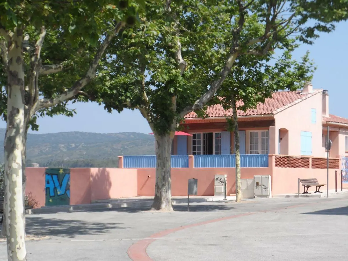 펜션 Place Du Chateau Pourrieres